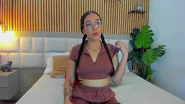 Snapshot of Roseaurora chatting on November 2025 12:44:02 PM Roseaurora online show from November 2025 12:44:02 PM