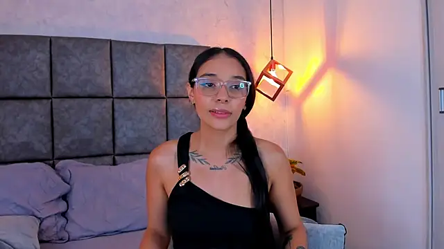 Snapshot of Roseaurora chatting on May 2026 04:04:02 PM Roseaurora online show from May 2026 04:04:02 PM