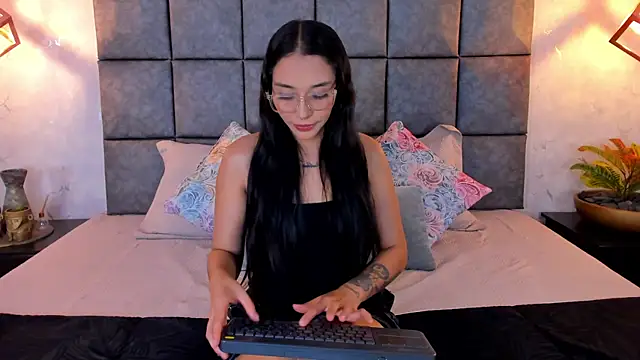 Snapshot of Roseaurora chatting on June 2026 10:37:01 AM Roseaurora online show from June 2026 10:37:01 AM