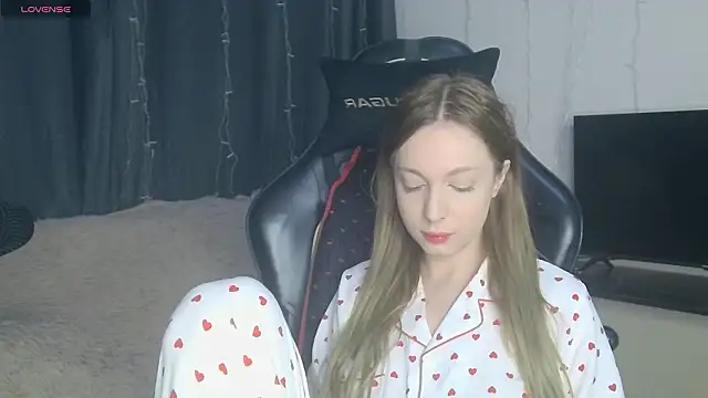 BabbbyFoxxx online show from March 2026 07:03:01 PM