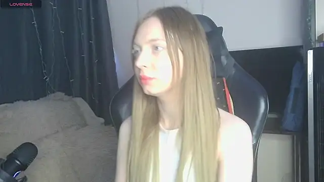 BabbbyFoxxx online show from March 2026 06:39:01 AM