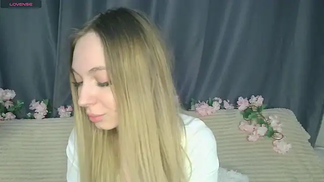 BabbbyFoxxx online show from November 2025 04:05:02 AM