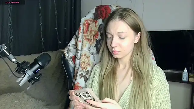 BabbbyFoxxx online show from April 2026 10:27:02 PM