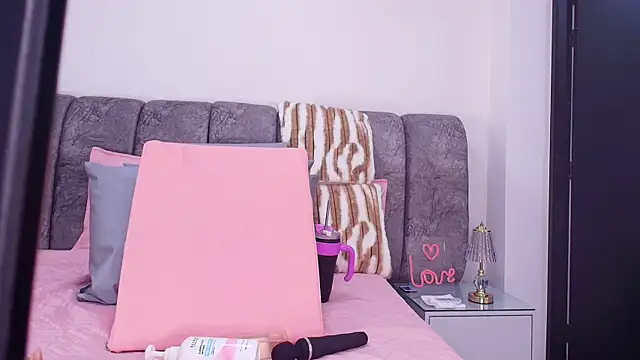 sweegirl69 online show from November 2025 12:08:02 PM