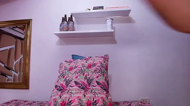 sweegirl69 online show from September 2025 12:00:01 PM