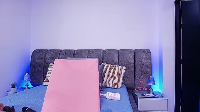 sweegirl69 online show from November 2025 12:05:01 PM