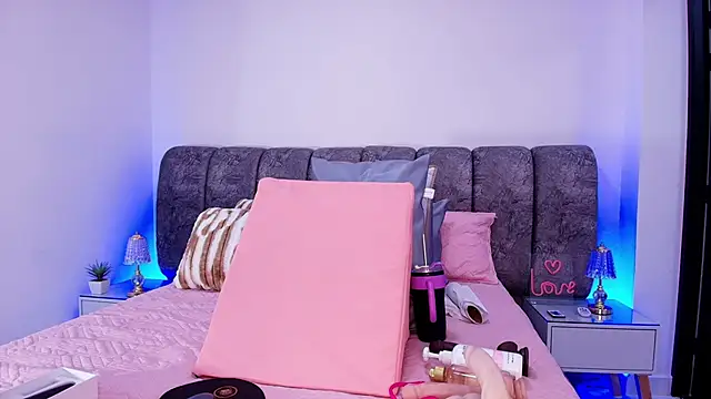 sweegirl69 online show from November 2025 12:09:01 PM