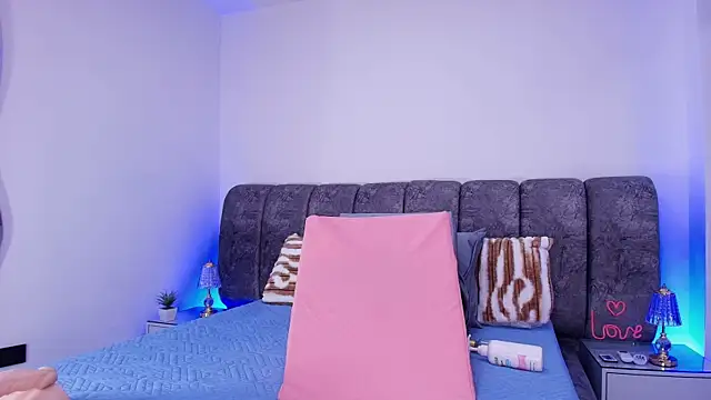 sweegirl69 online show from November 2025 12:04:02 PM