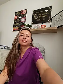 Snapshot of Madisson-04_ chatting on June 2026 04:01:02 PM Madisson-04 online show from June 2026 04:01:02 PM