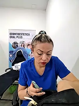 Snapshot of Madisson-04_ chatting on November 2025 12:05:02 PM Madisson-04 online show from November 2025 12:05:02 PM