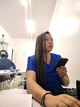 Snapshot of Madisson-04_ chatting on October 2025 08:09:02 PM Madisson-04 online show from October 2025 08:09:02 PM