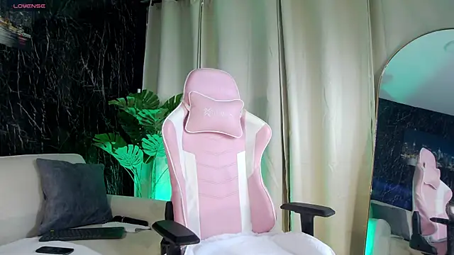 Emily Foxx01 online show from January 2026 12:27:01 AM