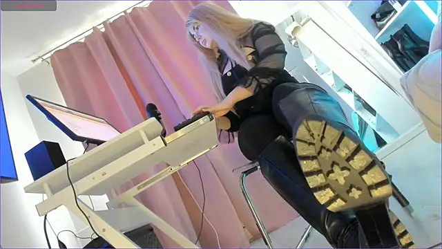 CruelSiren online show from October 2025 06:36:02 AM