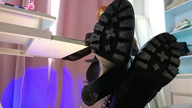 CruelSiren online show from November 2025 09:02:01 AM