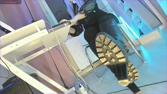 CruelSiren online show from October 2025 06:45:01 PM