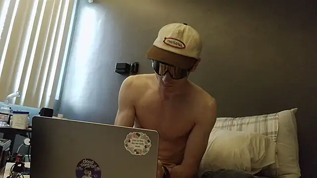 maskedboy1 online show from April 2026 11:50:02 PM