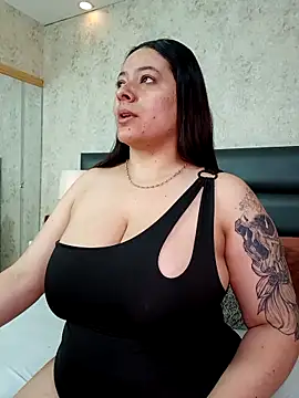 SophieCurves online show from October 2025 02:14:02 PM