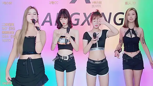 Snapshot of Emeralds_Girls chatting on September 2025 01:00:01 AM Emeralds Girls online show from September 2025 01:00:01 AM