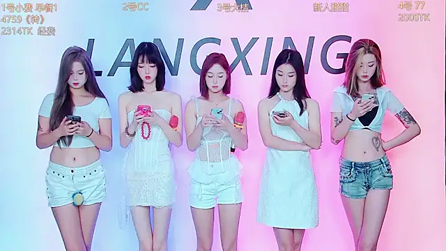 Snapshot of Emeralds_Girls chatting on September 2025 01:00:02 AM Emeralds Girls online show from September 2025 01:00:02 AM