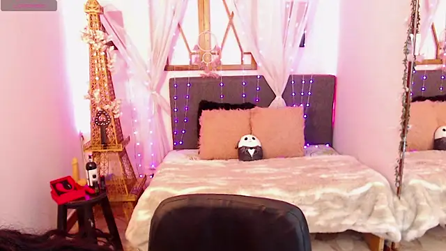 Cleofox  online show from November 2025 11:30:01 PM