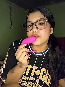 Snapshot of Cat_Hot_Party chatting on October 2025 03:20:01 AM Cat Hot Party online show from October 2025 03:20:01 AM