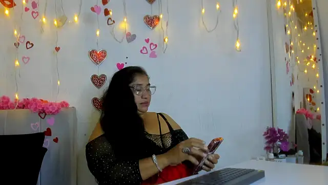 Snapshot of milf_latinn chatting on September 2025 02:23:01 PM milf latinn online show from September 2025 02:23:01 PM