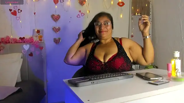 Snapshot of milf_latinn chatting on September 2025 02:41:02 PM milf latinn online show from September 2025 02:41:02 PM