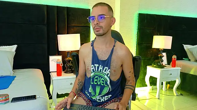 Snapshot of HairyDiamond_ chatting on September 2025 03:34:02 AM HairyDiamond online show from September 2025 03:34:02 AM
