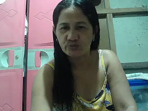 Snapshot of hotmama_063 chatting on October 2025 10:58:02 AM hotmama 063 online show from October 2025 10:58:02 AM