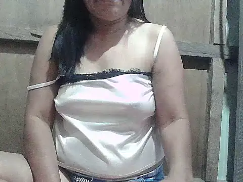 Snapshot of hotmama_063 chatting on June 2026 09:41:02 PM hotmama 063 online show from June 2026 09:41:02 PM