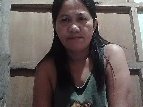 Snapshot of hotmama_063 chatting on May 2026 09:18:02 PM hotmama 063 online show from May 2026 09:18:02 PM