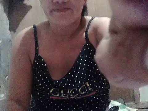 Snapshot of hotmama_063 chatting on January 2026 10:33:02 AM hotmama 063 online show from January 2026 10:33:02 AM