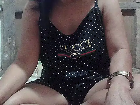 Snapshot of hotmama_063 chatting on January 2026 10:38:01 PM hotmama 063 online show from January 2026 10:38:01 PM