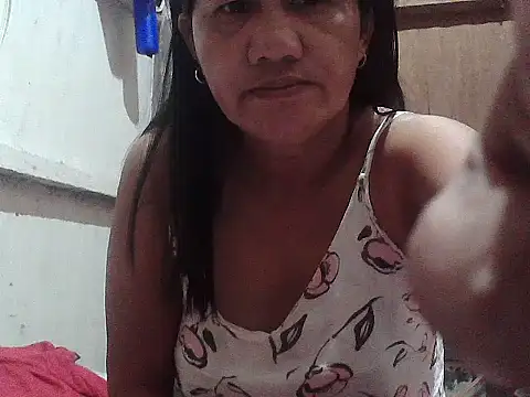 Snapshot of hotmama_063 chatting on February 2026 10:09:01 PM hotmama 063 online show from February 2026 10:09:01 PM