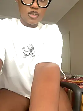 Moonzy77 online show from October 2025 12:46:01 PM