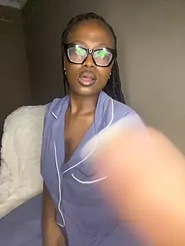 Snapshot of Moonzy77 chatting on November 2025 10:13:01 PM Moonzy77 online show from November 2025 10:13:01 PM