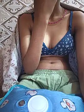 Snapshot of Aidakhan1212 chatting on November 2025 06:22:01 PM Aidakhan1212 online show from November 2025 06:22:01 PM