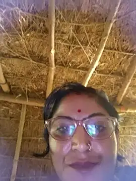 Snapshot of LUCKY_cut chatting on October 2025 02:46:01 AM LUCKY cut online show from October 2025 02:46:01 AM
