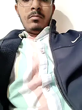 Snapshot of RotundHeadway chatting on November 2025 01:43:01 AM RotundHeadway online show from November 2025 01:43:01 AM