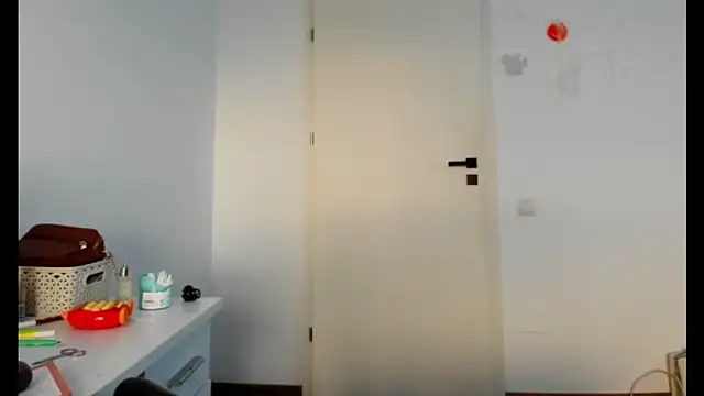 crystalxx18 online show from October 2025 06:45:01 AM