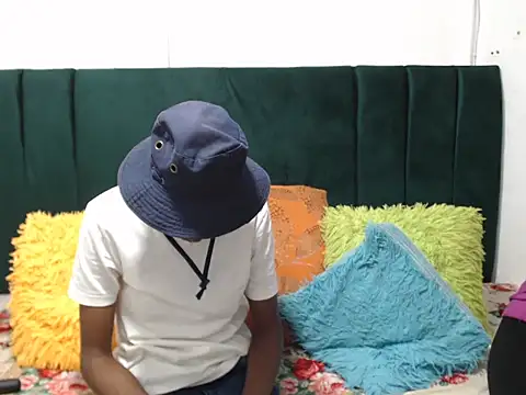 SweetSlenderChoc online show from February 2026 06:51:01 PM