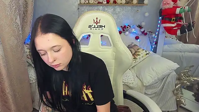 ScarletttMoon online show from December 2025 08:00:01 PM