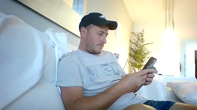 Londonlad818 online show from October 2025 01:21:02 PM