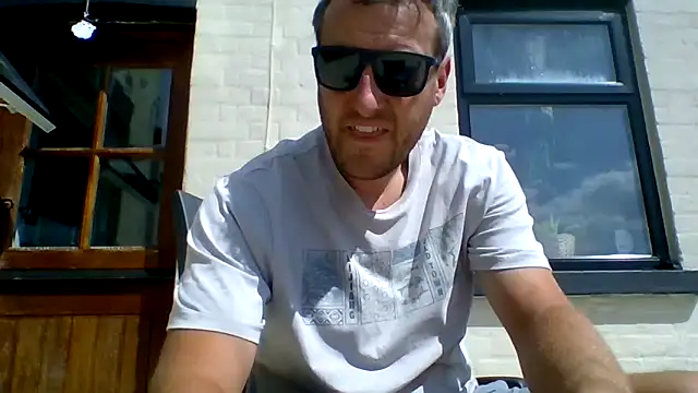 Snapshot of Londonlad818 chatting on June 2026 02:28:02 PM Londonlad818 online show from June 2026 02:28:02 PM