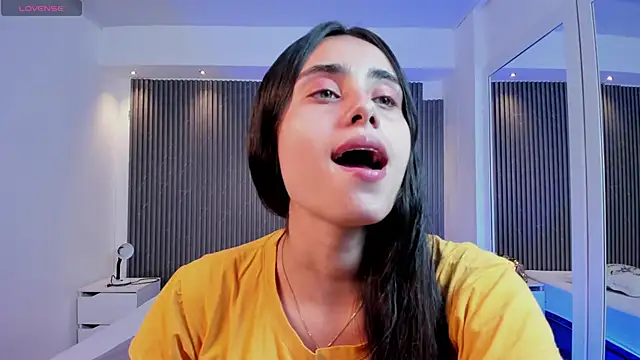 sofiapalacioss online show from February 2026 07:14:01 PM