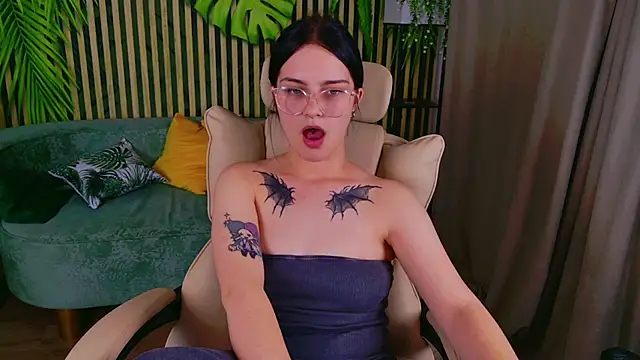 Snapshot of Angel_Braun chatting on September 2025 10:16:01 PM Angel Braun online show from September 2025 10:16:01 PM