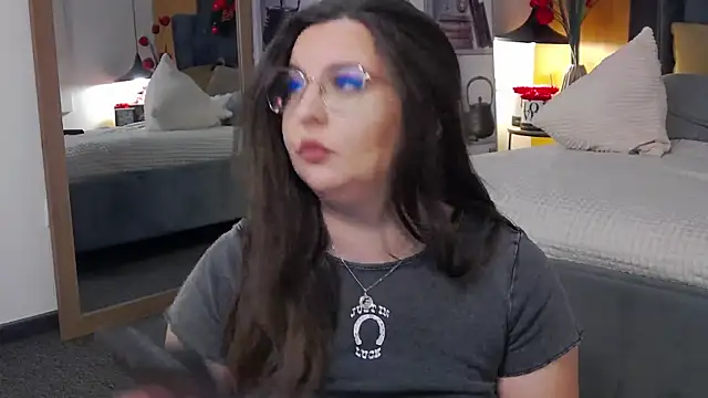 Mia Swano online show from December 2025 02:07:02 AM