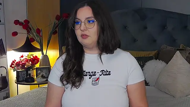 Mia Swano online show from November 2025 12:44:02 AM