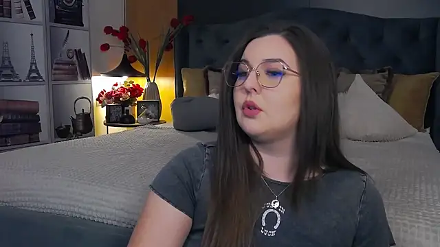 Mia Swano online show from November 2025 10:32:01 PM