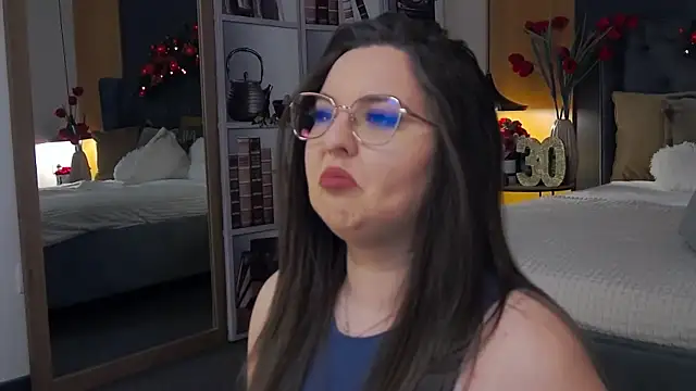 Mia Swano online show from December 2025 11:30:01 PM